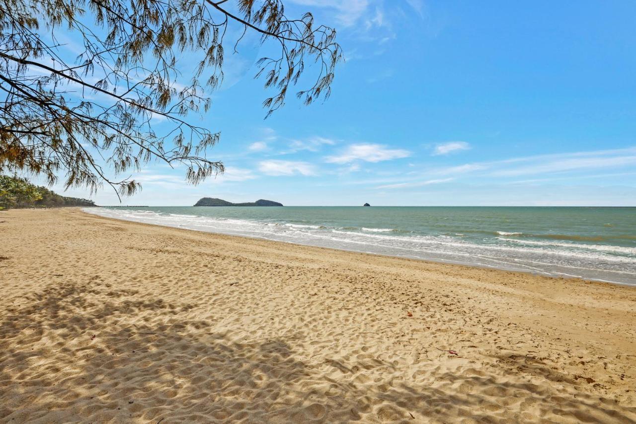 Swim Out Apartments In Triton Street Beachfront Resort Palm Cove Exterior photo